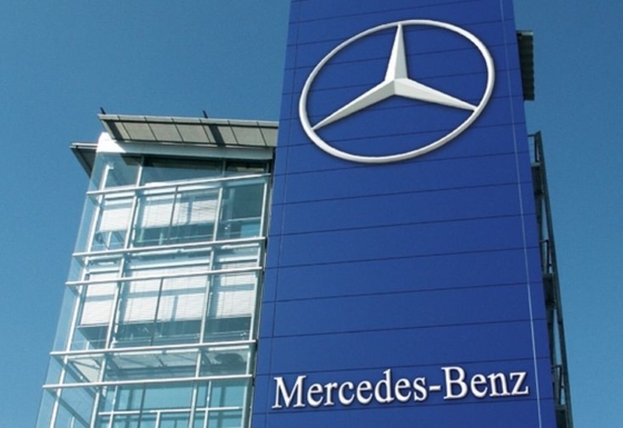 Venkovní žaluzie EC 80 budova Mercedes Benz