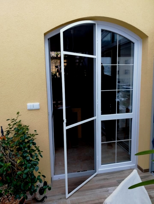 Arched insect screen for doors